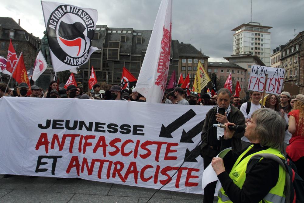 jeunesse antifasciste et antiraciste (banderole)