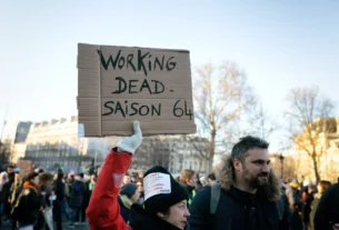 Pancarte « working dead, saison 64 »