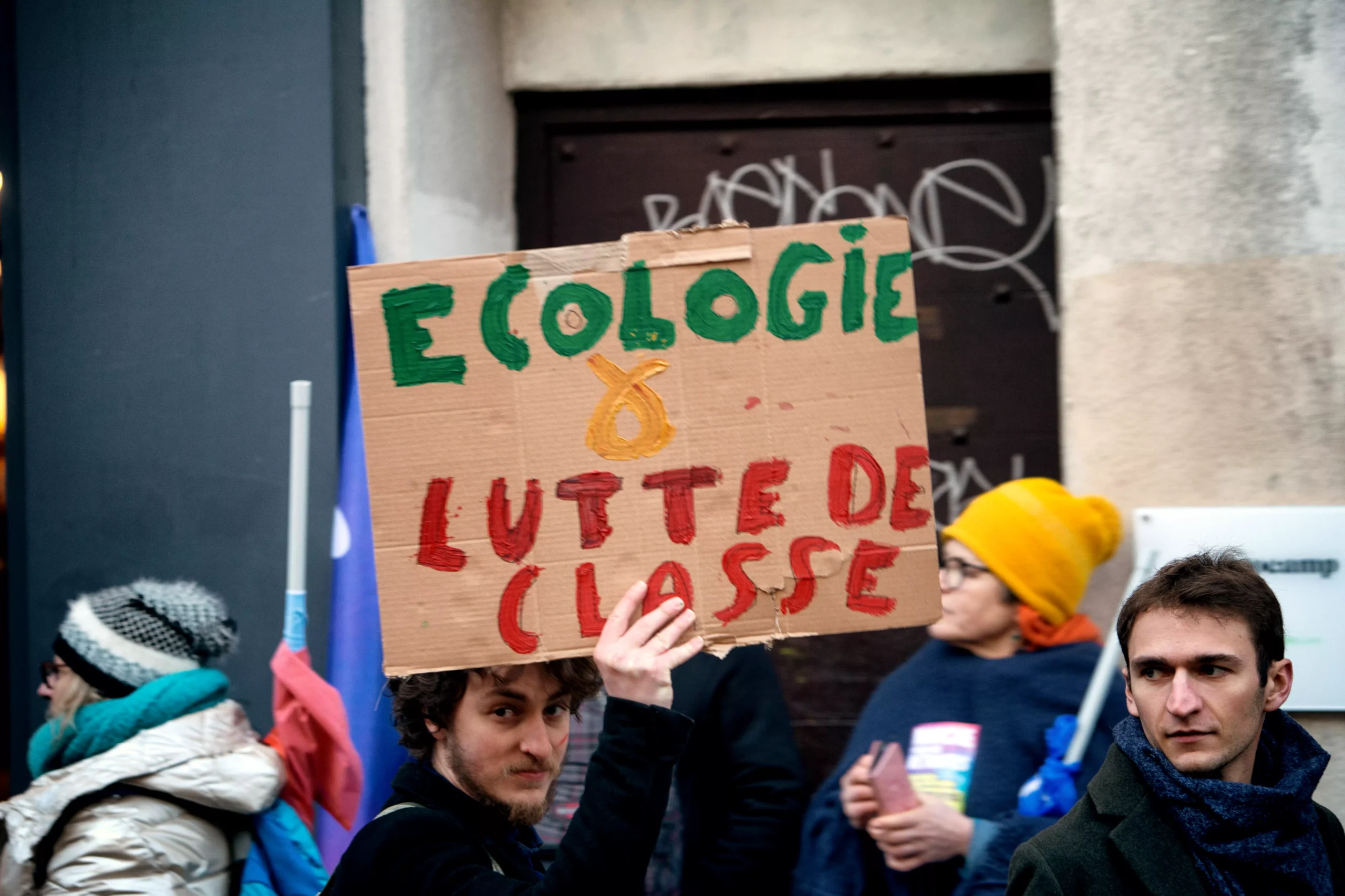 Ecologie & lutte des classes (pancarte) Copyright : Photothèque Rouge /Martin Noda / Hans Lucas