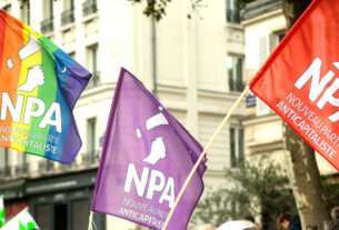 3 drapeaux NPA : arc en ciel, violet, rouge