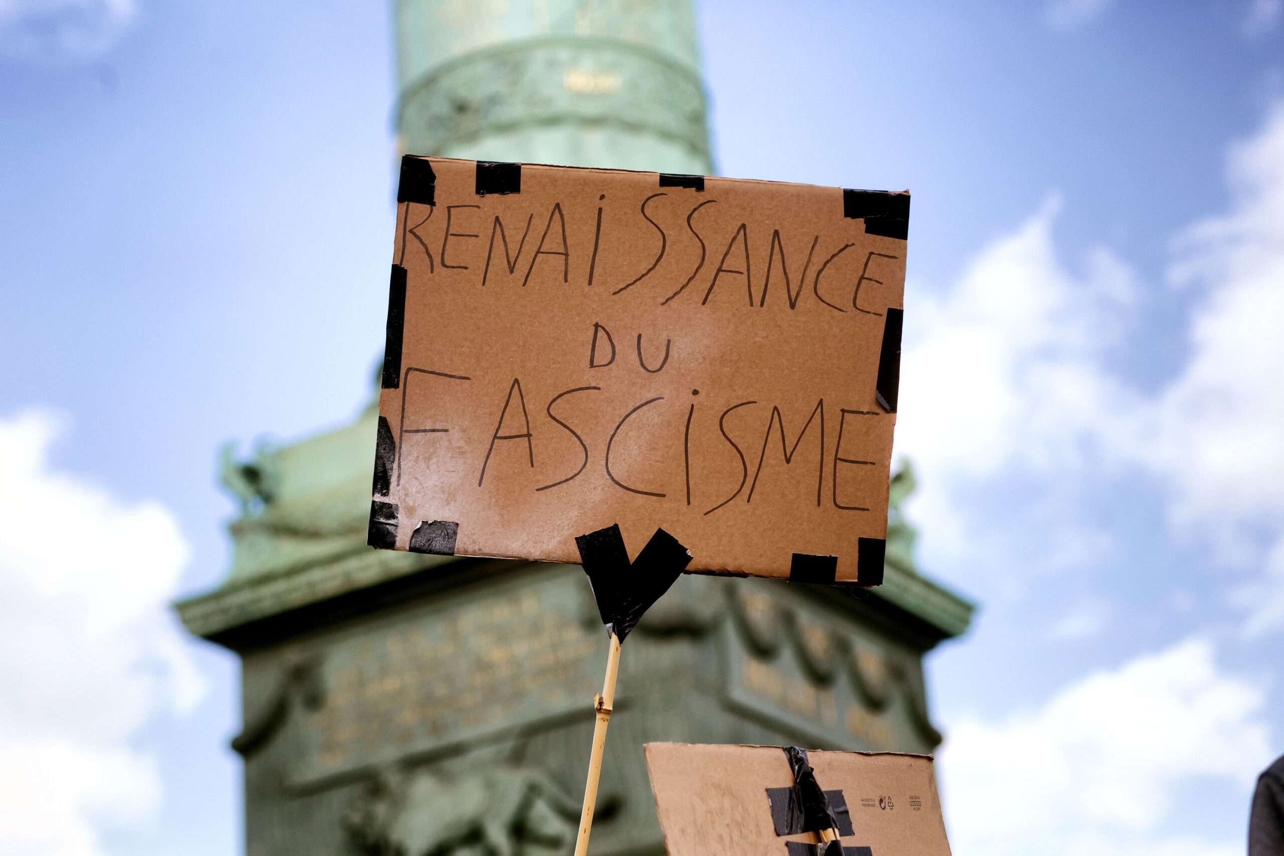Macron, Darmnain, L.R., ouvrent la voie au R.N. : Résistance !